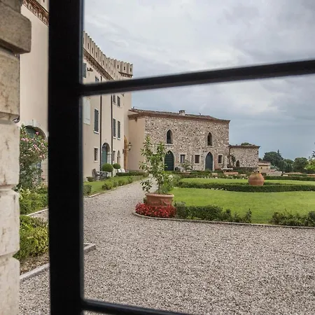 Splendido Appartamento Nel Castello شقة
